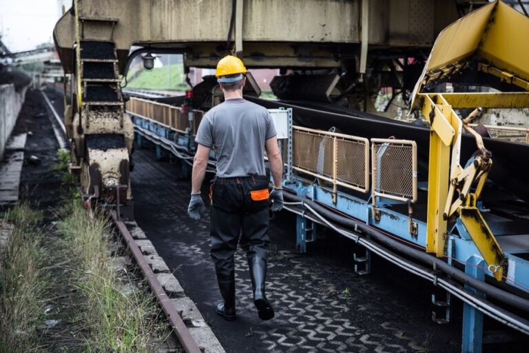 Consultoria NR12 em Curitiba: Como Adequar Máquinas e Evitar Multas